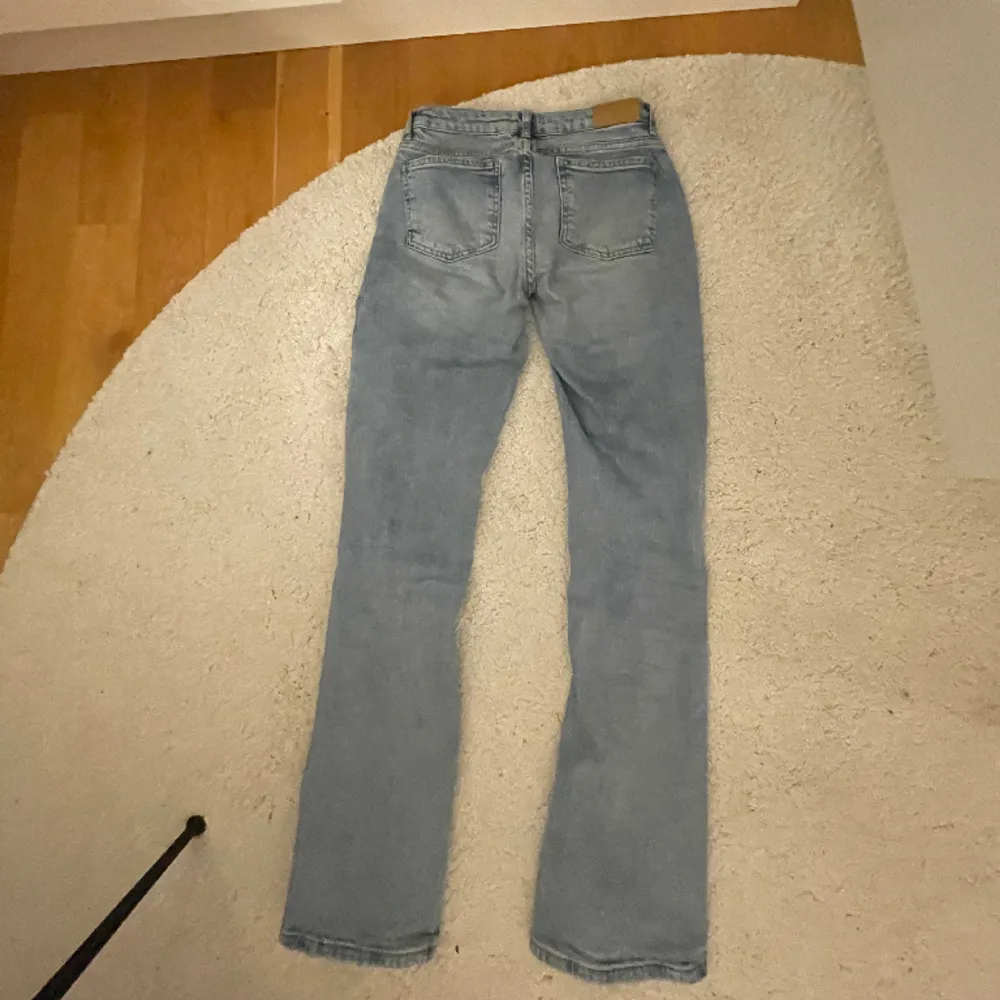 Skitsnygga ljusblå  lågmidjade jeans utan defekter! Passar både 34&36💕. Jeans & Byxor.