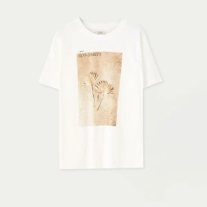 T-shirt  - Säljer för kommer inte till någon användning. Bra skick