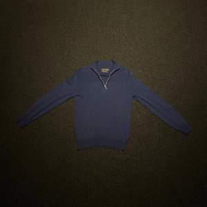 | Half zip hoodie | Storlek: M | Skick 8/10 | Pris: 199kr |