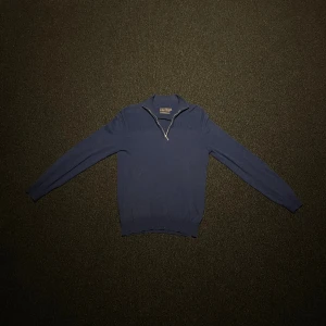 Half zip hoodie - | Half zip hoodie | Storlek: M | Skick 8/10 | Pris: 199kr |