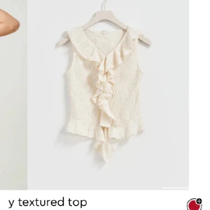 Gina tricot tröja - Väldigt fin tröja från Ginatricot. Sälj eftersom att jag fick den i present men den var för liten. 