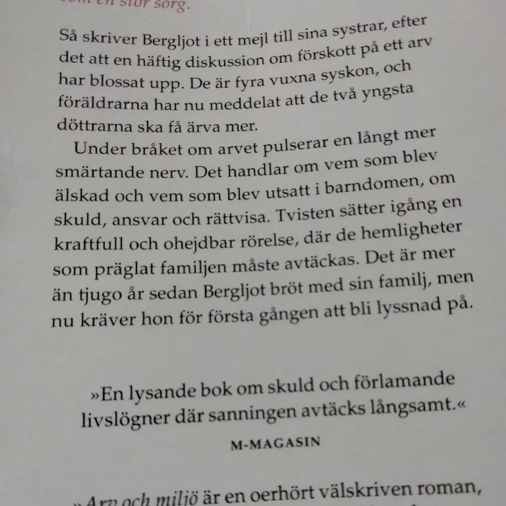 Arv och miljö är en roman från 2016 av den norska författaren Vigdis Hjorth.. Övrigt.