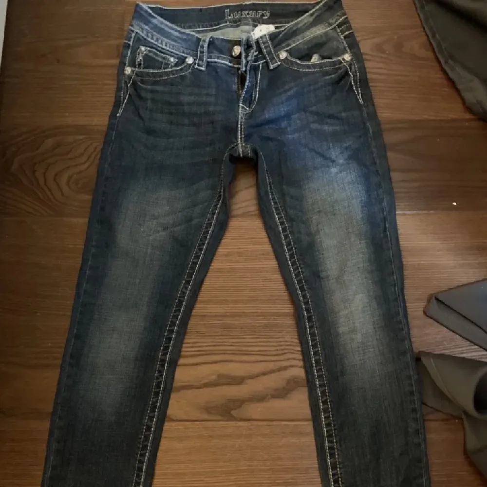 Lågmidjade jeans från blue monkey luxury storlek w:27 L:32💕säljer eftersom dem inte kommit till användning! inga defekter alls och i bra skick!. Jeans & Byxor.