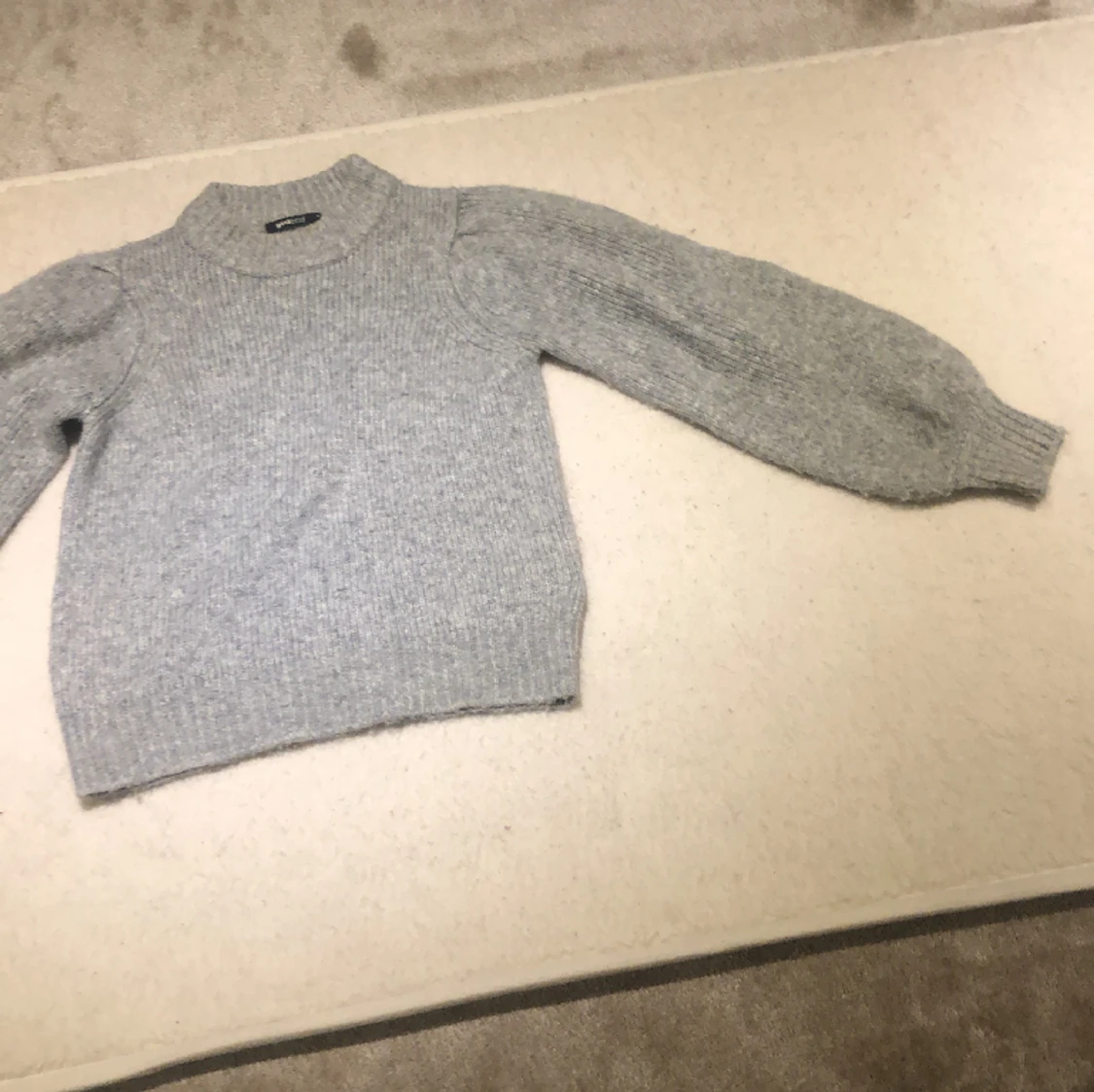 Grå stickad tröja  - 90