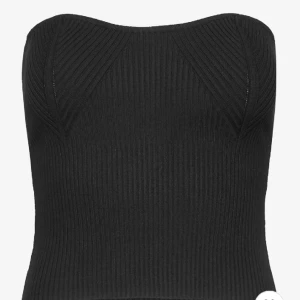 Tubetopp  - Säljer nu min tubetopp som använts ca 2 ggr i somras. Strl s/m och nypris ca 250kr och säljer för 100kr.  Hör av er vid intresse💞öppen för prisförslag:)