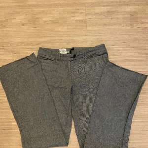 Lågmidjade kostymbyxor - Jättesnygga vintage kostymbyxor. Storlek S men passar även Xs💗