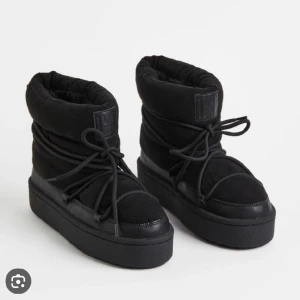 Vinter skor - Säljer dessa vinter skor som är använda en vinter. Men med fortfarande väldigt fint skick. Pris kan diskuteras.🌟