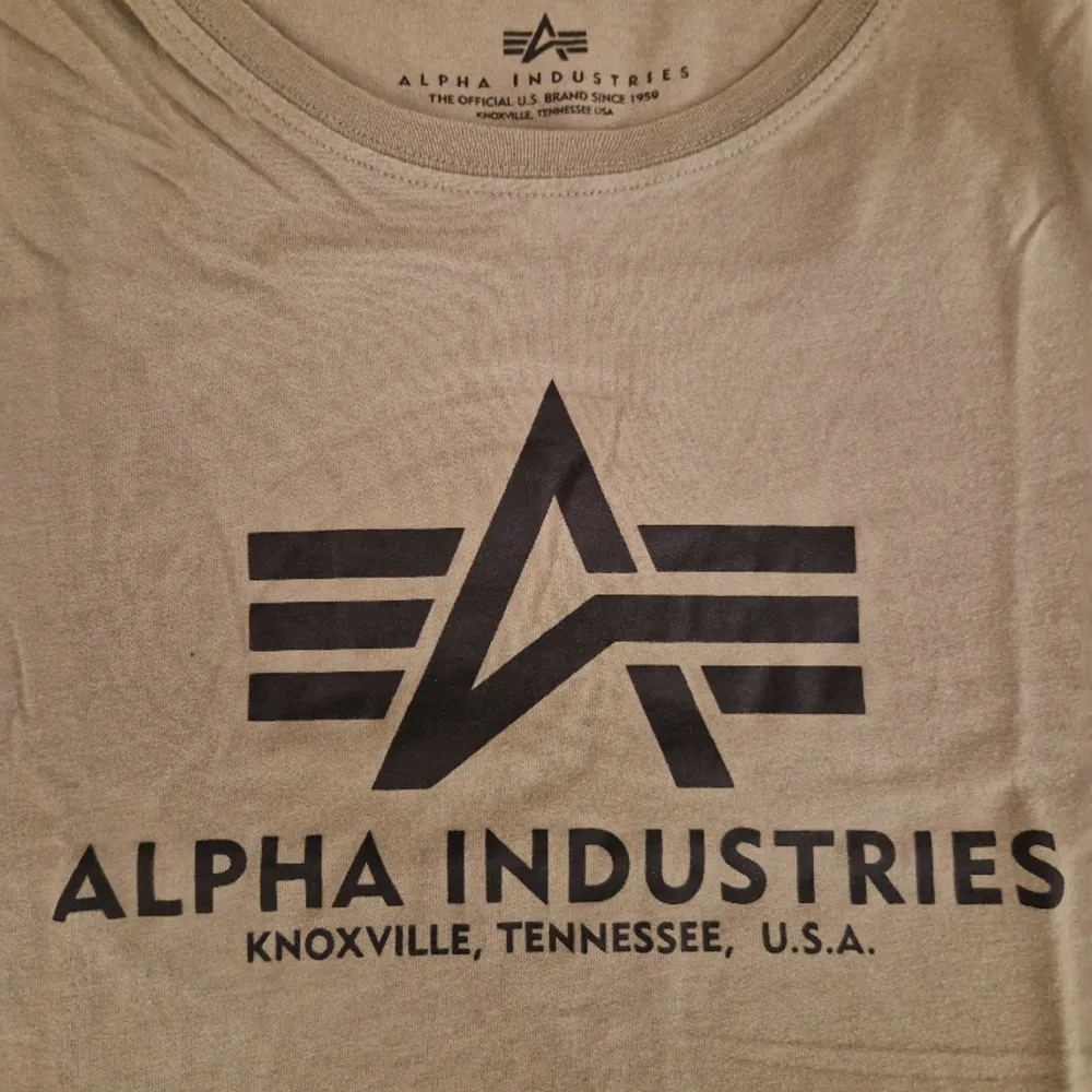 Alpha industries t-shirt. Passar 160-170 cm/XS. I nyskick. T-shirts.