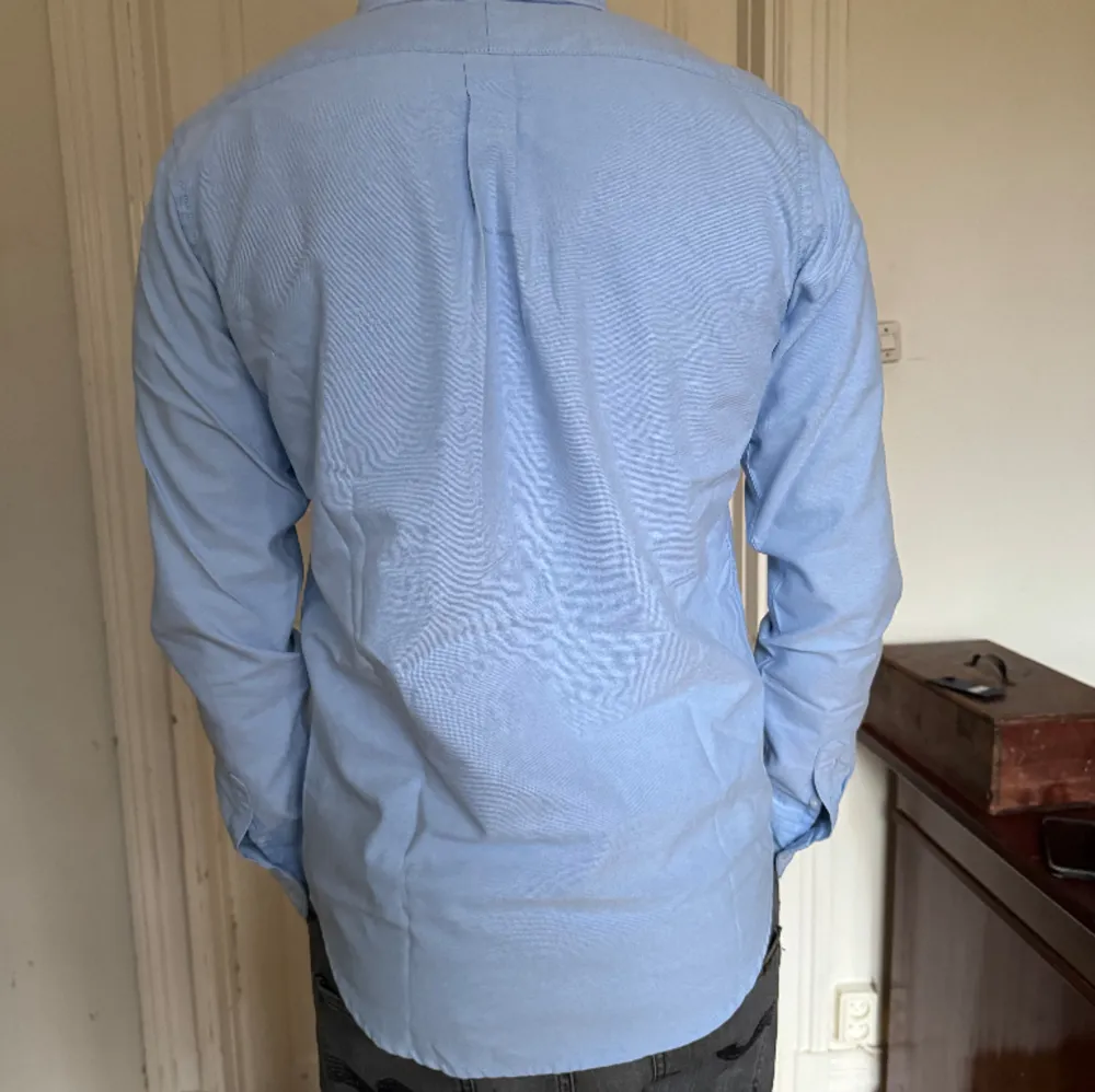 Ralph Lauren skjorta ”Oxford Slim” i nästintill nytt skick, 9.5/10. Nypris: 1599 kr. Storlek: L, passar L och M. . Skjortor.