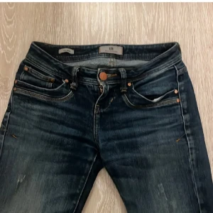 Ltb jeans valerie  - Jeans från ltb i modellen Valerie färg blue addicted, är köpta för ca 1 år sedan men har Inge defekter alls. Säljer pga att jag sällan använder dem💗