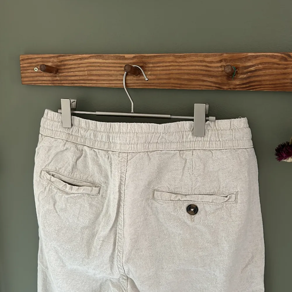 Raka långa linnebyxor som inte syns igenom😍perfekta till sommaren. Jeans & Byxor.