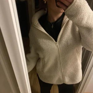 Teddy jacka  - Slutsåld Teddy jacka från gina tricot! Bra skick💘