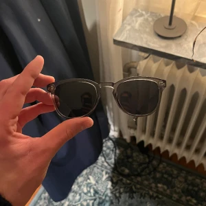 Solglasögon  - Snygga solglasögonen ifrån A.kjearbede. Inga skador knappt använda. 