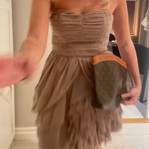 Coctail klänning  - Oanvänd coctailklänning i jätte bra kvalitet 💓💓 