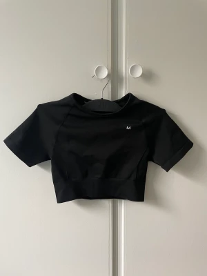 Träningstopp  - Träningstopp från MP(Myprotein) Storlek S men är lite liten i storleken. 