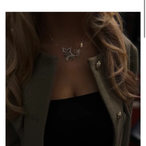 Ioaku halsband🌟 - Helt nytt halsband från Ioaku! Aldrig andvänt då jag har två av dem, köpte båda kalendrarna och fick samma halsband. Ursprungpriset är 699💕