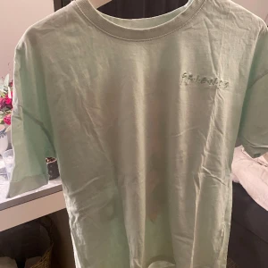 Tröja friends - T-shirt med friends tryck! Endast använd några gånger💖