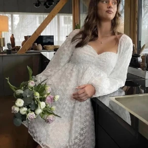 NA-KD klänning - INTRESSEKOLL, funderar på att sälja denna klänning från NA-KD, köpt här på plick för 700kr säljer för 500kr då jag inte tyckte den passa mig. Skriv till mig privat om du är intresserad av att köpa💞💞 kan tänka mig byta till en storlek 36