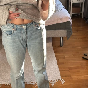 Weekday jeans  - Raka jeans från Weekday, pin modellen. Mid Waits. Inget fel på dom men är för stora på mig. Jag är 161 cm W 28   L 30 