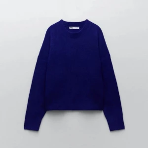 Stickad zara tröja - Säljer denna superfina tröjan från zara , hör av dej om intresserad💕