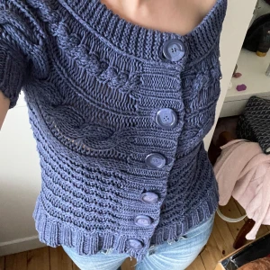Trekvartsärmad stickad topp - Superfin tröja som tyvärr inte kommer till användning! Skriv för fler bilder! 🩷