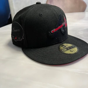 Fitted MLB Keps - Köpte i london passar inte längre, kan träffas kista, solna eller sollentuna. Size 6 7/8