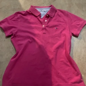  coquette, pink, Tom Hilfiger shirt💓 -  jag säljer en skitsnygg Tommy  helfiger tröja helt oanvänd