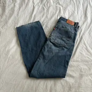 Super snygga Levis Jeans som är lågmidjade! Bra skick!