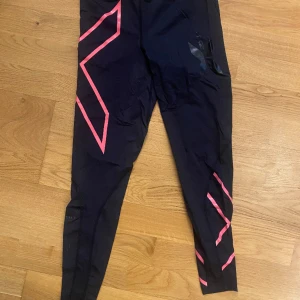 Tights 2XU - Äkta tights från 2XU, endast använda några gånger!