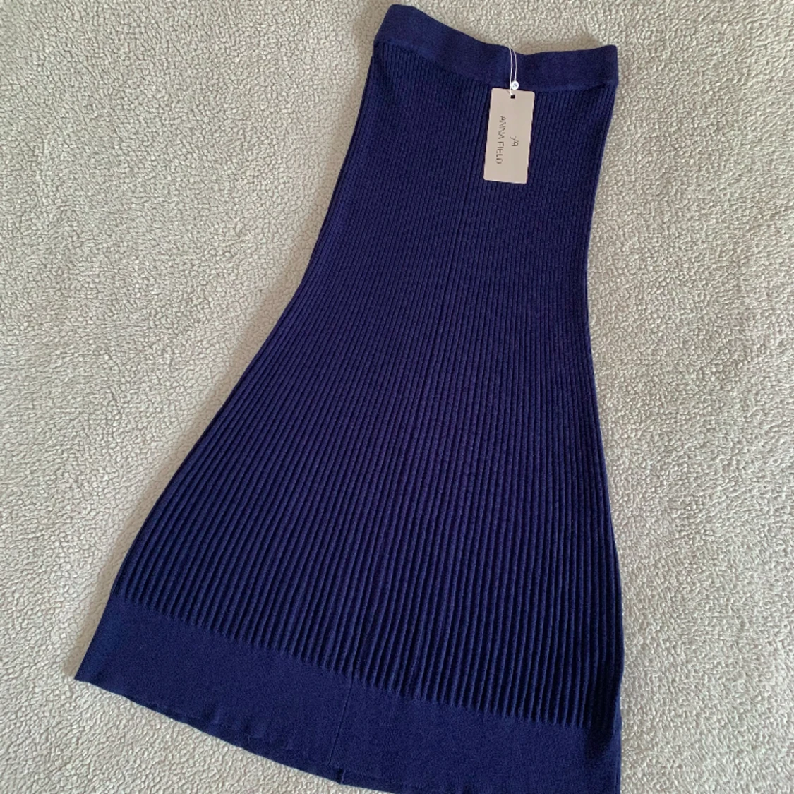 Anna Field marinblå stickad ribbad lång kjol