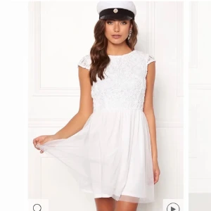 Studentklänning  - Nyskick då den endast är testad, köpt för 599 💘🙏🏼