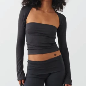 Topp - Super söt topp från Gina. Har två stycken så just denna är ej använd mer än 1-2 gånger🙌🏼