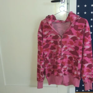 Bape hoodie  - Fin tröja i fint begagnat skick