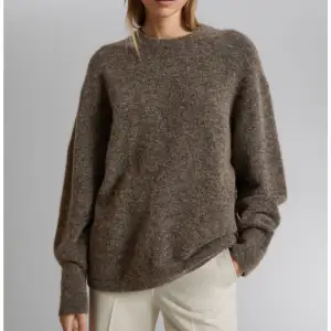 Skitsnygg stickad tröja i alpacka ull. Säljer då den tyvärr inte kommer till användning. Nypris 790💗 strl.xs men den är stor så hade passat s/m också