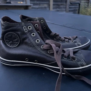 Bruna skinn Converse - Gott skick! Har använts få gånger 