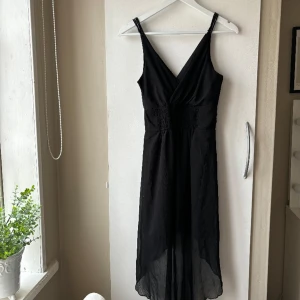Fin festklänning  - Fin festklänning i storlek 36/S. Använd 1-2 gånger ifrån Vero Moda 