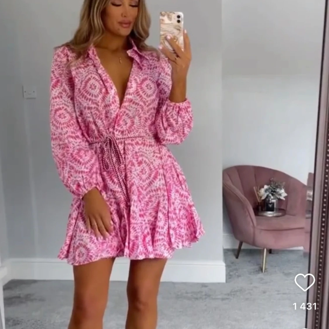 Rosa klänning med band i midjan 