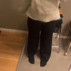 Fina kostymbyxor - Lite använda kostymbyxor utan defekter.  Raka ben och luftigt material.  