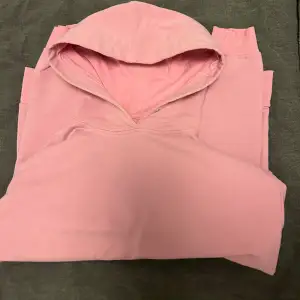 basic rosa hoodie från stay i storlek S🩷🩷