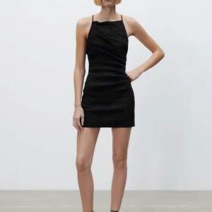 Black zara short dress. Selling because i’ve used it very little. I have a white one too on my profile!