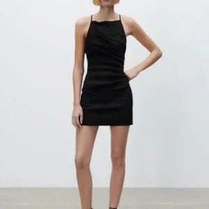 Black Zara dress - Black zara short dress. Selling because i’ve used it very little. I have a white one too on my profile!
