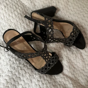 klackskor  - sandaletter storlek 40