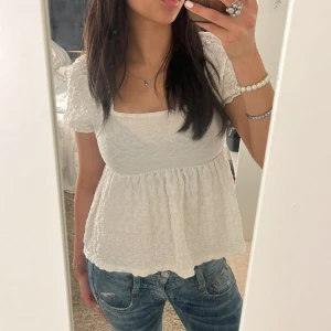 Blus/topp - Så fin blus/topp från Gina Young i storlek 164 men den sitter som xs/s! Använd en gång och säljs då en inte kommer till användning💗