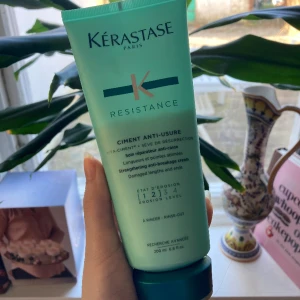 Kerastase resistance balsam - Säljer då jag inte tycker det passar mitt hår, halva kvar. Nypris 390