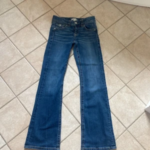 Gina Young jeans  - Säljer dessa fina lågmidjade  Gina young jeansen i stl 158 💘 ”Gina Low flare” 