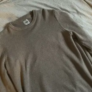 Beige stickad tröja från Dobber i storlek XL. Passar som en L! Inga skador eller fläckar.