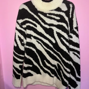 Tröja NA-KD - Oversized tröja från NA-KD. Tröjan har använts 2 gånger och är fortfarande i nytt skick. 