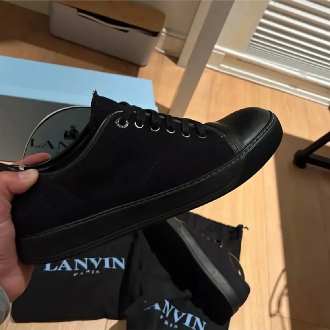 säljer ett par lanvins, bra skick en liten flaw kan skicka bild vid intresse - 90