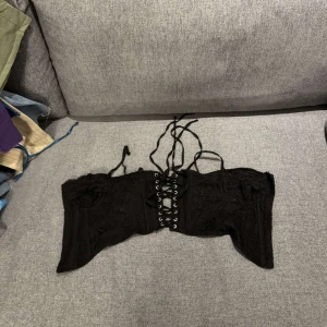 Corset - Svart corset. Aldrig använd, för lite för mig. Priset kan diskuteras 