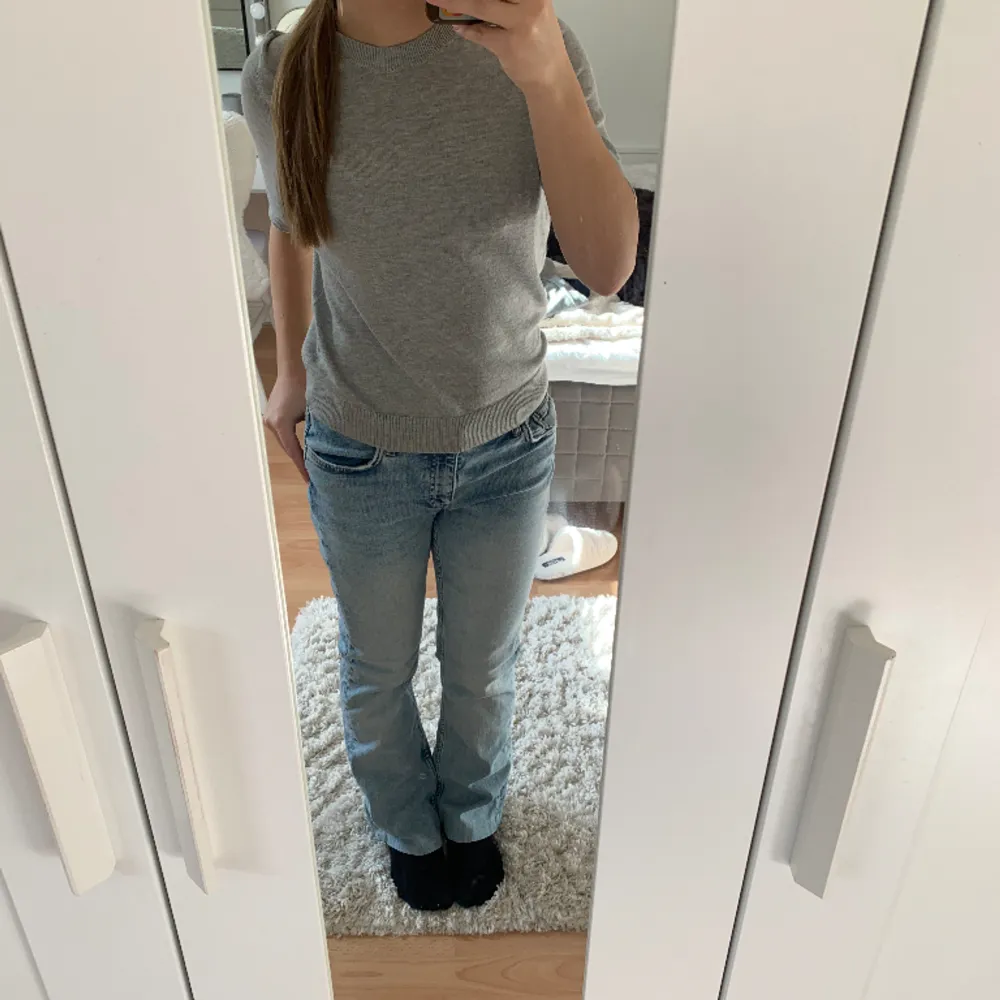 Jeans från gina tricot💗 Upsydda i längden, jag är 153, de passar bra på mig💗. Jeans & Byxor.